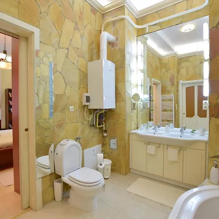 Apartment Downtown Near Synagogue Budapest