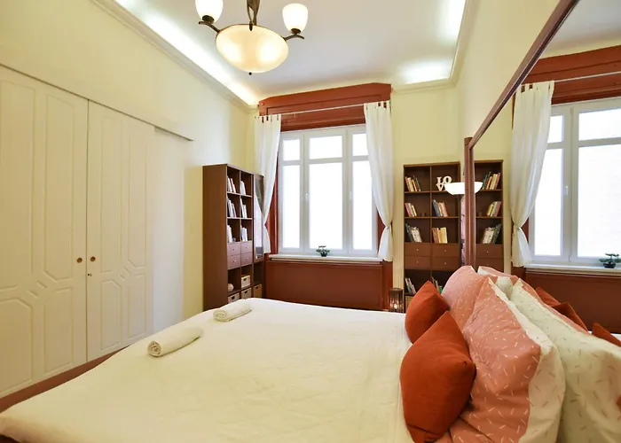 Apartment Downtown Near Synagogue Budapest